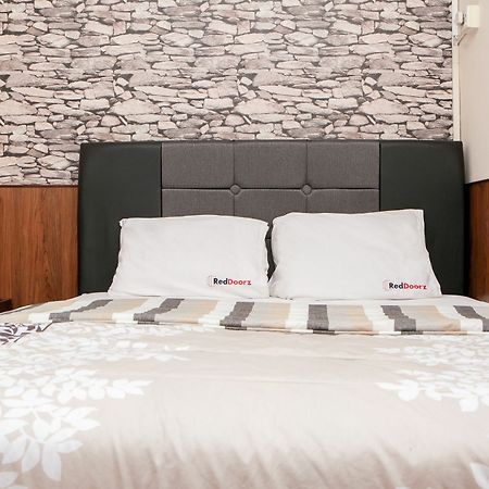 Reddoorz Plus Near Riau Street باندونج المظهر الخارجي الصورة