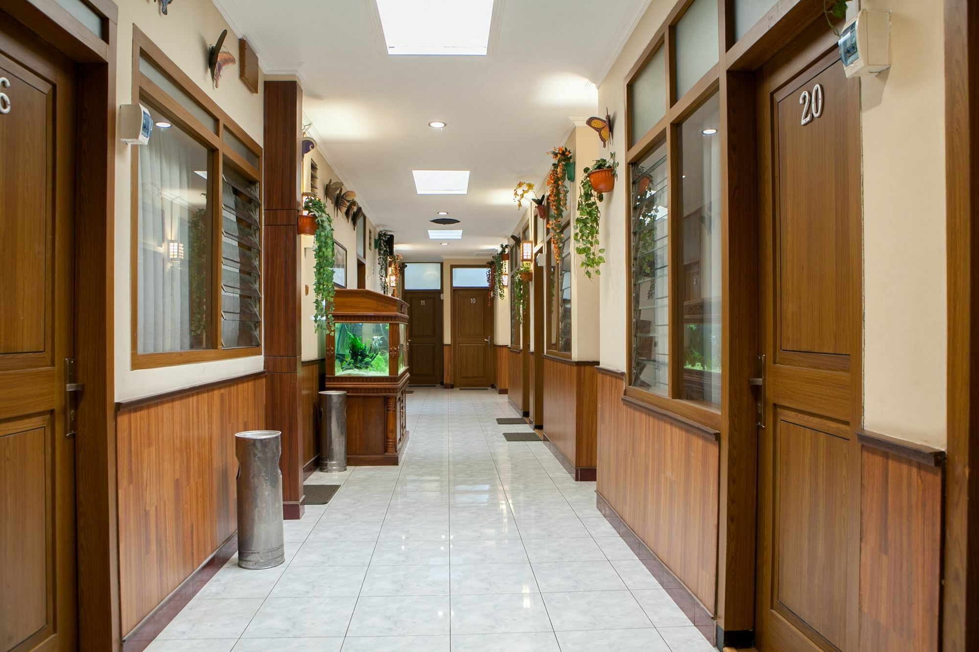 Reddoorz Plus Near Riau Street باندونج المظهر الخارجي الصورة
